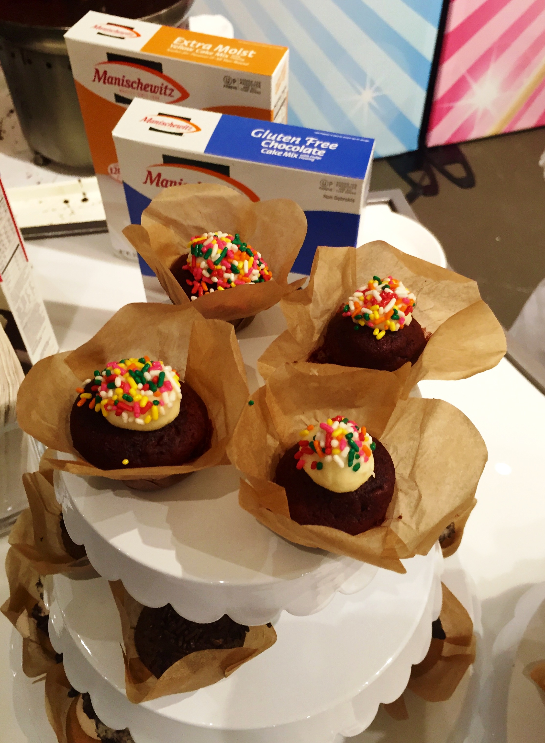 Manischewitz mini Passover cupcakes.jpg